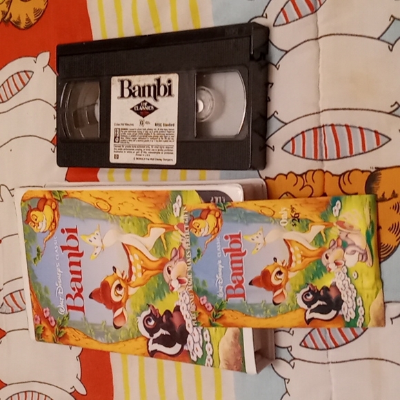 Barely Used, Like New, Lot of 4 Disney VHS Vintage & Collectible Movie Classics - Picture 8 of 15